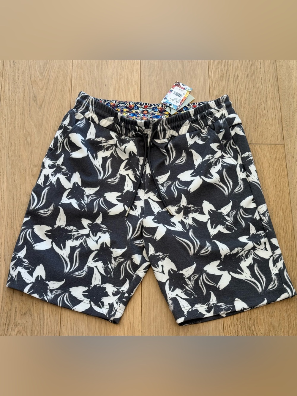 Robert Graham Cyclone Floral Shorts XL Luxury Designer Black White Summer Resort